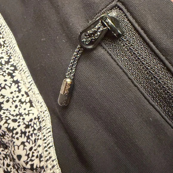 lululemon athletica Shorts - Picture 7 of 9